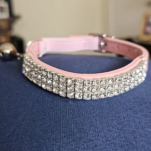 NWOT Soft pink velvet cat adjustable collar with bling and a bell - Picture 2 of 7